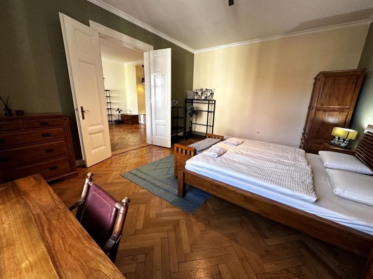 Gorkeho Apartment In City Centre Bratislava Exteriör bild