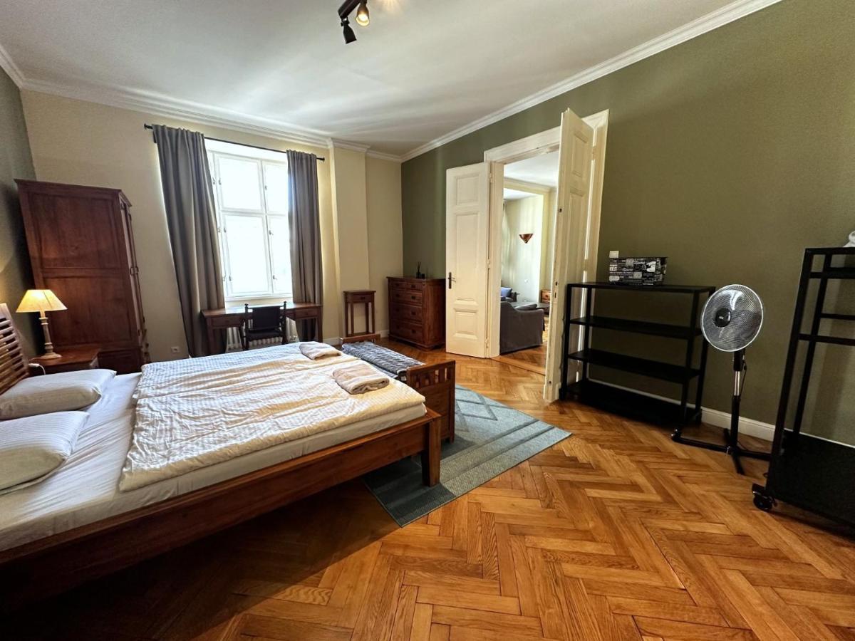 Gorkeho Apartment In City Centre Bratislava Exteriör bild