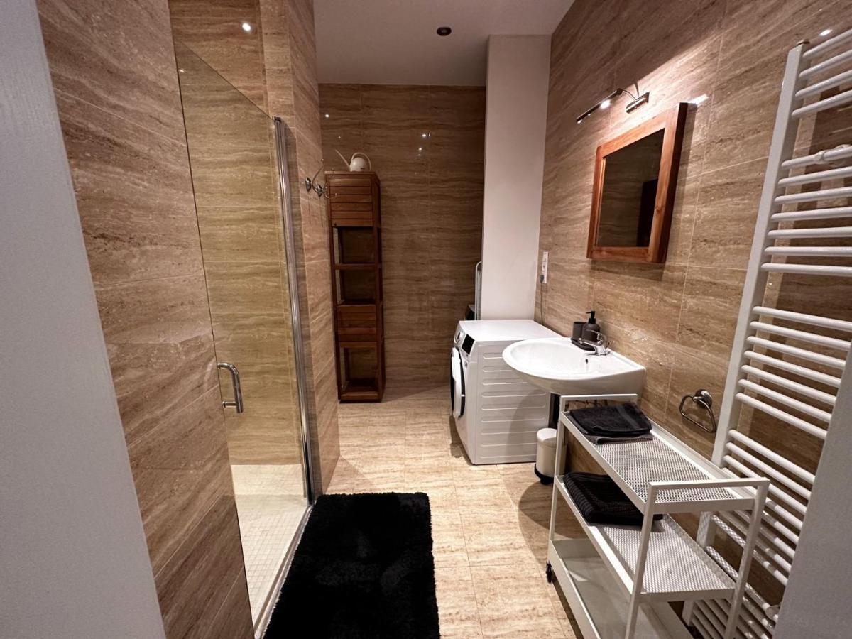 Gorkeho Apartment In City Centre Bratislava Exteriör bild