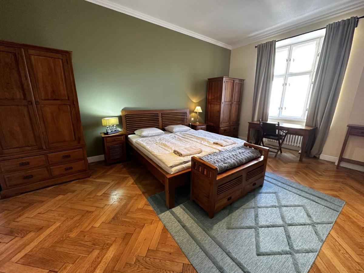 Gorkeho Apartment In City Centre Bratislava Exteriör bild