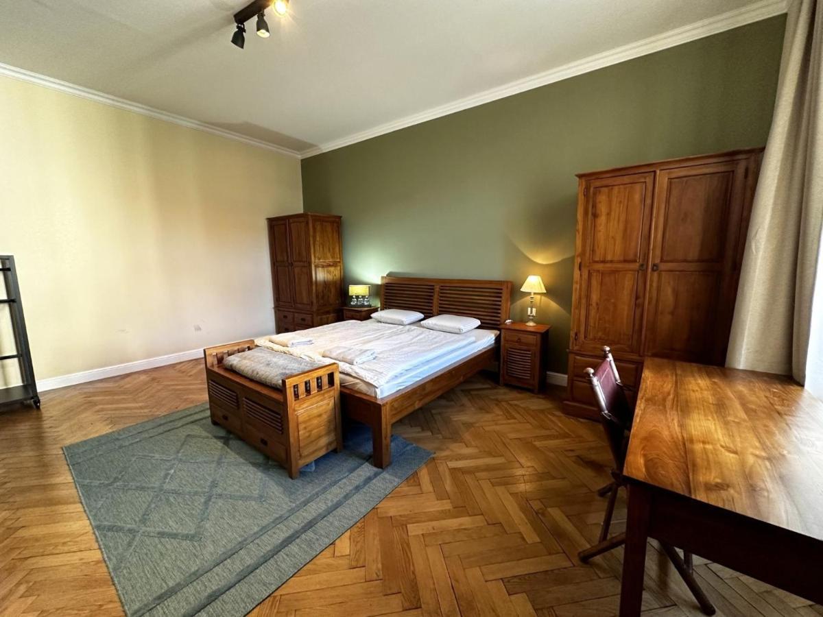 Gorkeho Apartment In City Centre Bratislava Exteriör bild